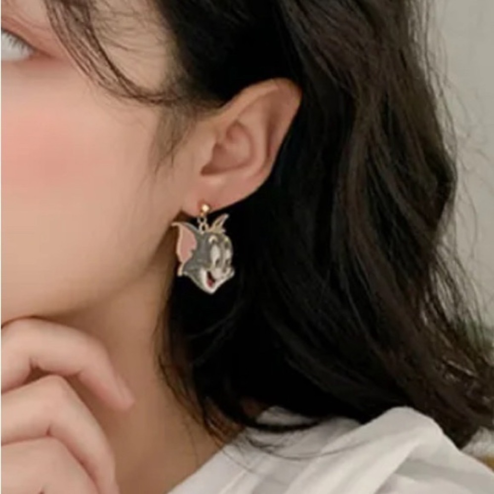 3 For $35 Tom & Jerry Classic Cartoon Gold Tone Stud Mismatch Earrings - Picture 4 of 5